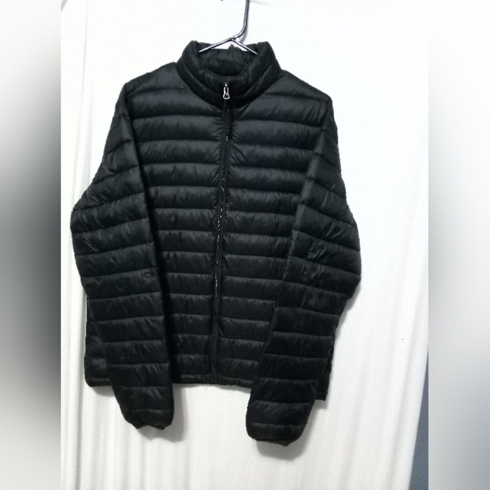 Women's NWOT Black Puffer Jacket